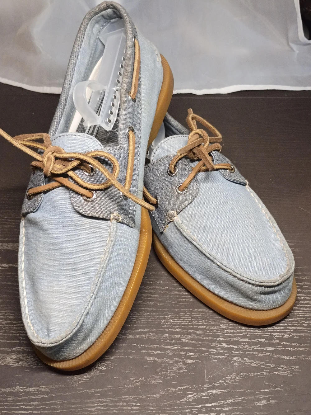 Sperry Men's 9.5M Powder Blue Canvas Boat Shoes with Tan Soles.